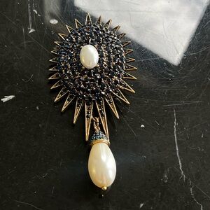 Elegant Navy Stones and Gold Brooch with Pearl Accents